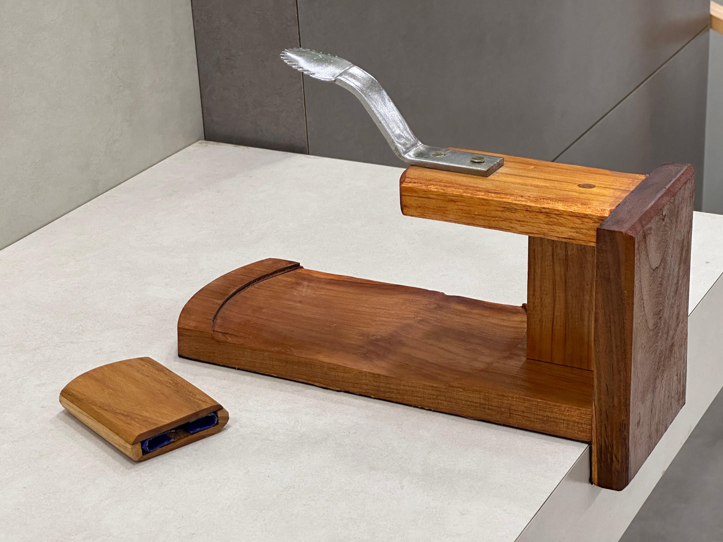 Vyga Handmade Teak Wood Coconut Scraper – Handcrafted in Kerala 🥥✨